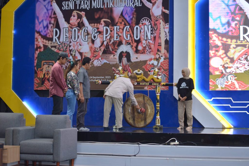 B2-1024x682 200 Penggiat Seni Reog dan Pegon Ikuti Workshop dan Dilatih Seni Tari Multikultural