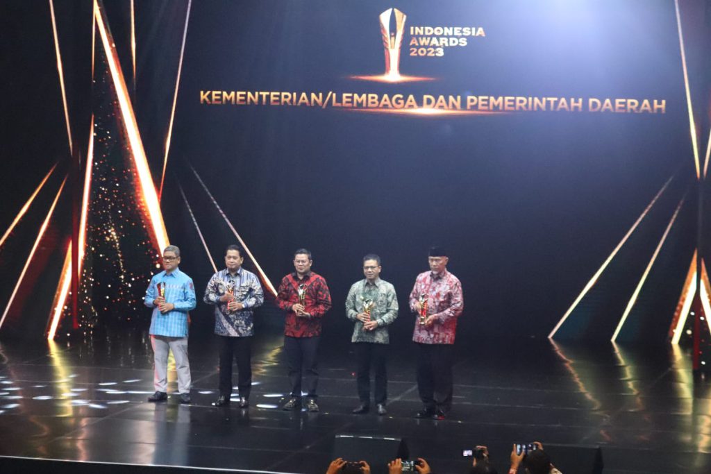 IMG-20230901-WA0046-1024x683-1 Luar Biasa! Dalam Satu Malam, Dua Penghargaan Sekaligus Diraih Pemkab Banyuasin