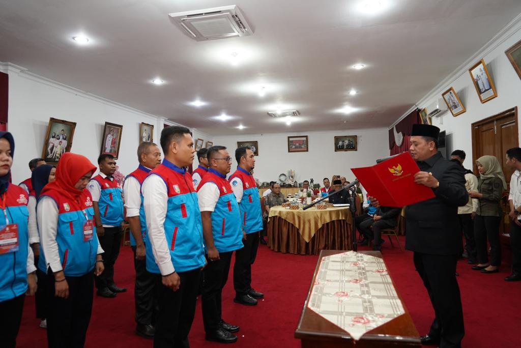 IMG-20230906-WA0064-1 Pj Bupati H Apriyadi Melalui PDAM Tirta Randik Salurkan Air Bersih untuk Warga Simpang Tungkal