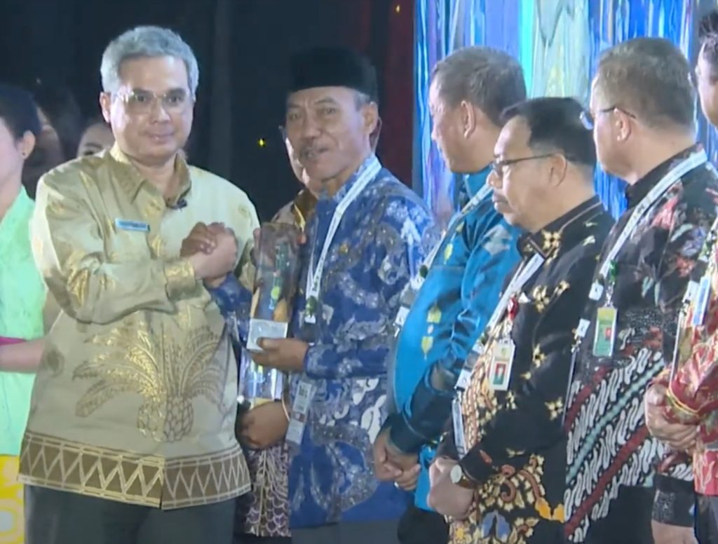 IMG-20230908-WA0033-1024x776 Remajakan Ribuan Hektare Sawit Rakyat, Bupati OKI Terima Anugerah Perkebunan dari Kementan