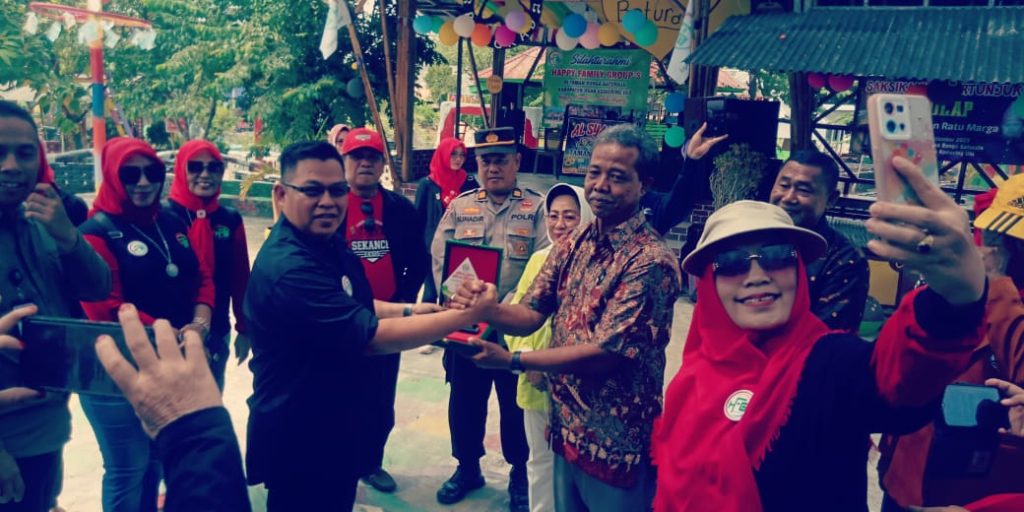 IMG-20230909-WA0055-1024x512 Penuh Kekelurgaan, Happy Family Group's Gelar Silaturahmi di Taman Bunga Wisata Baturaja