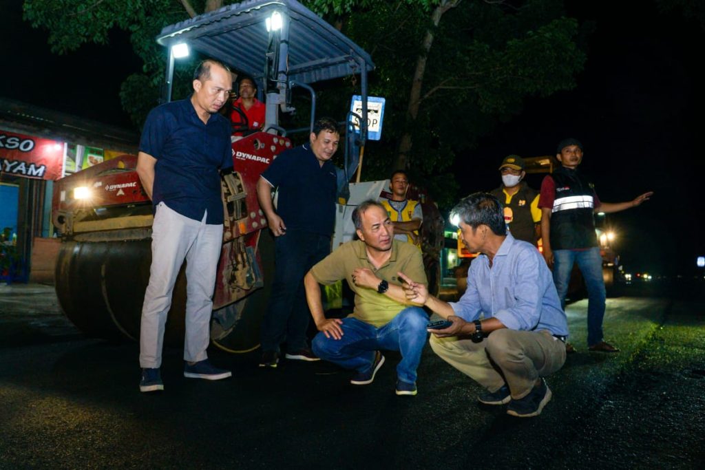 IMG-20230911-WA0016-1024x683 Malam-malam Pj Bupati Apriyadi Sidak Perbaikan Jalan Merdeka Sekayu