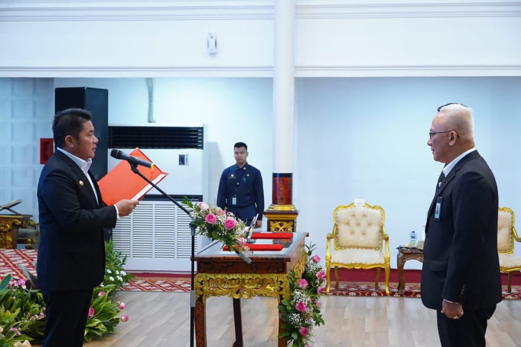 IMG_20230906_105953_520-1024x682 Herman Deru Kukuhkan  Komisaris Independen dan Direktur Operasional BSB