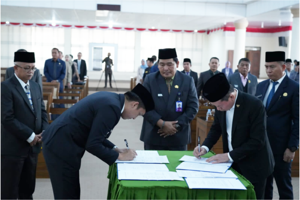 penandatanganan-nota-kesepakatan-bupati-oi-hadiri-rapat-paripurna-ix-dprd-kab-ogan-ilir-1024x683 Rapat Paripurna IX DPRD Kabupaten Ogan Ilir, Nota Kesepakatan Ditandatangani
