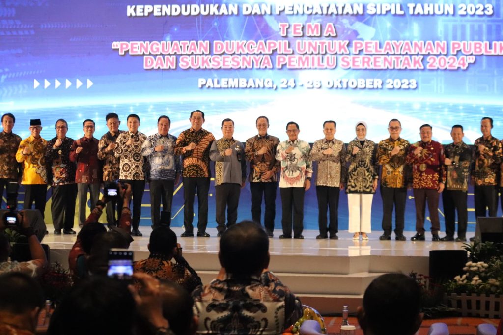 B2-3-1024x682 Hani Syopiar Rustam Terima Penghargaan dari Menteri Tito Karnavian