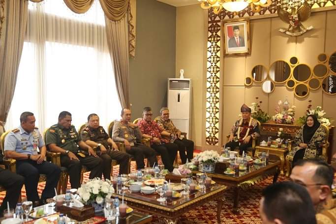 FB_IMG_1696385576560 Tiba di Palembang, Pj Gubernur  Dr. Drs. H.A Fatoni, M.Si Bergerak Cepat Tangani Karhutla