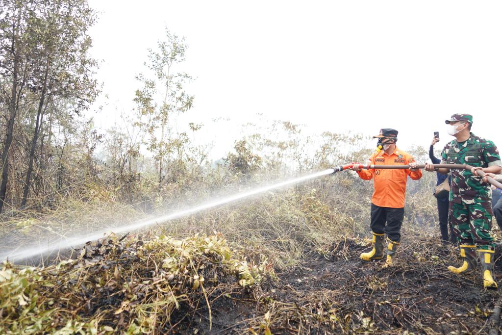 IMG-20231009-WA0082 Seharian Lokalisir Karhutbunlah, Pj Bupati Apriyadi Bermalam di Lalan