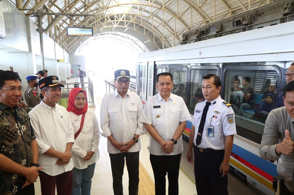 IMG-20231014-WA0050 Menhub RI Didampingi Pj Gubernur Sumsel Tinjau Fasilitas LRT Terintegrasi dengan Angkot Feeder