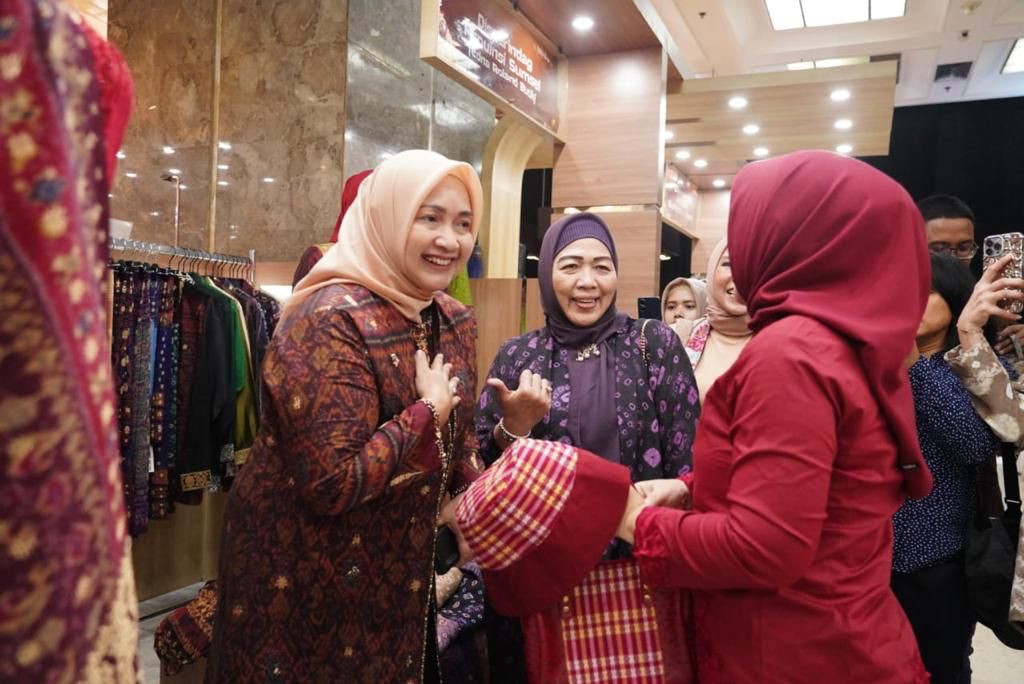 IMG-20231017-WA0122 Pj Ketua TP PKK Sumsel Tyas Fatoni Dorong Pelaku IKM Aktif Ikuti Pameran Guna Perluas Peluang Usaha
