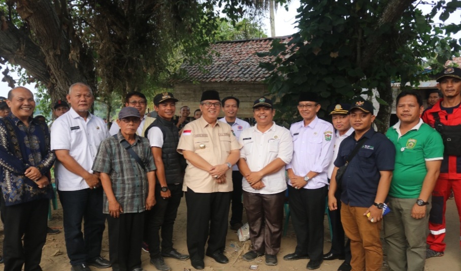 Screenshot_20231006_105049_Chrome Serahkan Santunan Korban Tenggelam, Pj Bupati Rizali Imbau Awasi Anak-anak