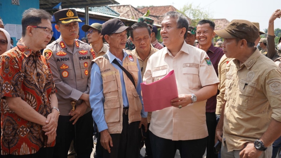 Screenshot_20231015_092511_Chrome Pastikan Pilkades Kondusif, Pj Bupati  H Ahmad Rizali Tinjau Langsung ke Lapangan