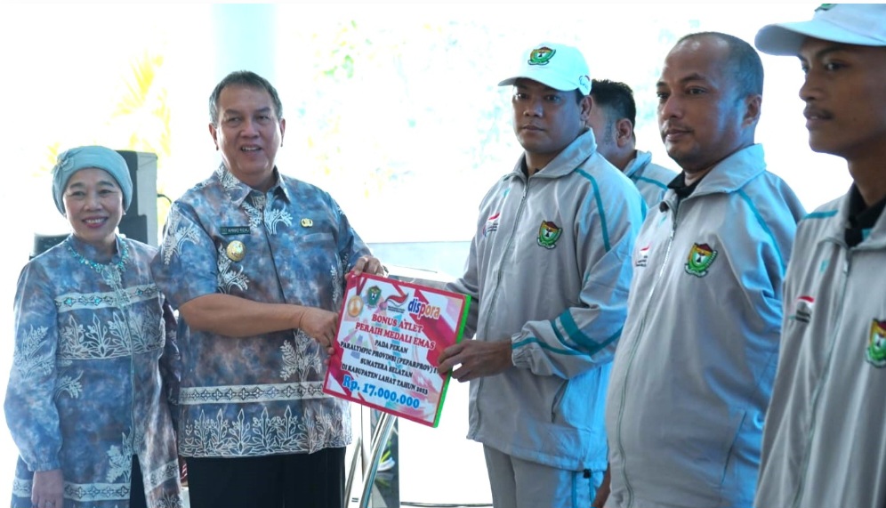 Screenshot_20231022_181927_Chrome Atlet dan Pelatih Kontingen Muara Enim Diganjar Bonus Rp. 2,5 Miliar