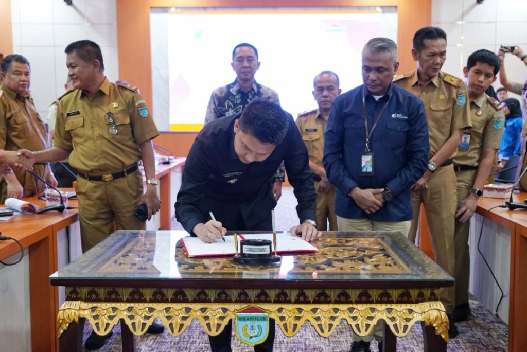 bupati-panca-lakukan-penandatanganan-nota-kesepakatan-dengan-bpjs-ketenaga-kerjaan-kantor-cabang-palembang-1024x684 Bupati Panca Lakukan Penandatanganan Nota Kesepakatan
