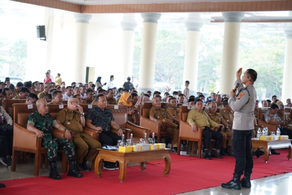 sekda-ogan-ilir-membuka-sosialisasi-pengendalian-karhutlah-di-kab-ogan-ilir-1024x685 Gelar Sosialiasi Pengendalian Karhutlah di Kabupaten Ogan Ilir