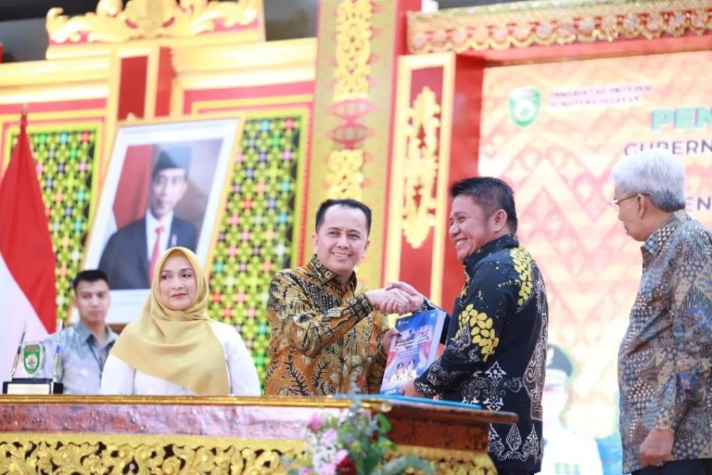 wabup-ardani-hadiri-penyerahan-memori-jabatan-gubernur-dan-wakil-gubernur-sumsel-periode-2018-2023-1024x683 Wabup Ardani Hadiri Penyerahan Memori Jabatan Gubernur dan Wakil Gubernur Sumsel Periode 2018-2023