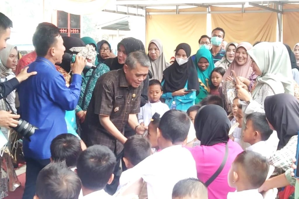 wabup-ardani-monitoring-lanjutan-kegiatan-sunatan-masal-di-puskesmas-kerinjing-dan-puskesmas-tanjung-raja-1024x683 Wabup H. Ardani: Terus Melayani Masyarakat, Tumbuh Menjadi Anak Cerdas