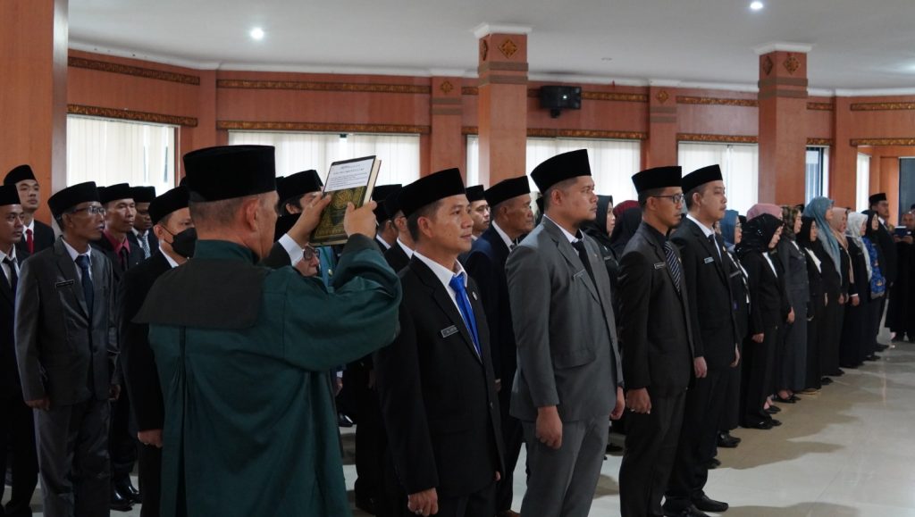 IMG-20231101-WA0090-1024x579 Pelantikan Pejabat di OKI untuk Optimalkan Pelayanan Publik