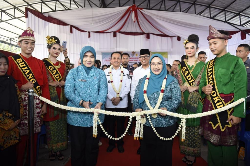 IMG-20231104-WA0027 Pj Gubernur dan Pj Ketua PKK Sumsel Berikan Bantuan Makanan untuk Stunting di OKU