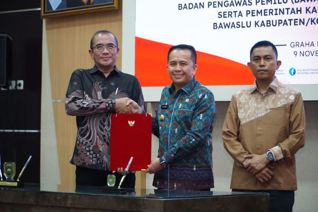 IMG-20231109-WA0096-1024x683 Pj Gubernur Agus  Fatoni Tandatangani NPHD Sukseskan Pemilukada Serentak 2024 