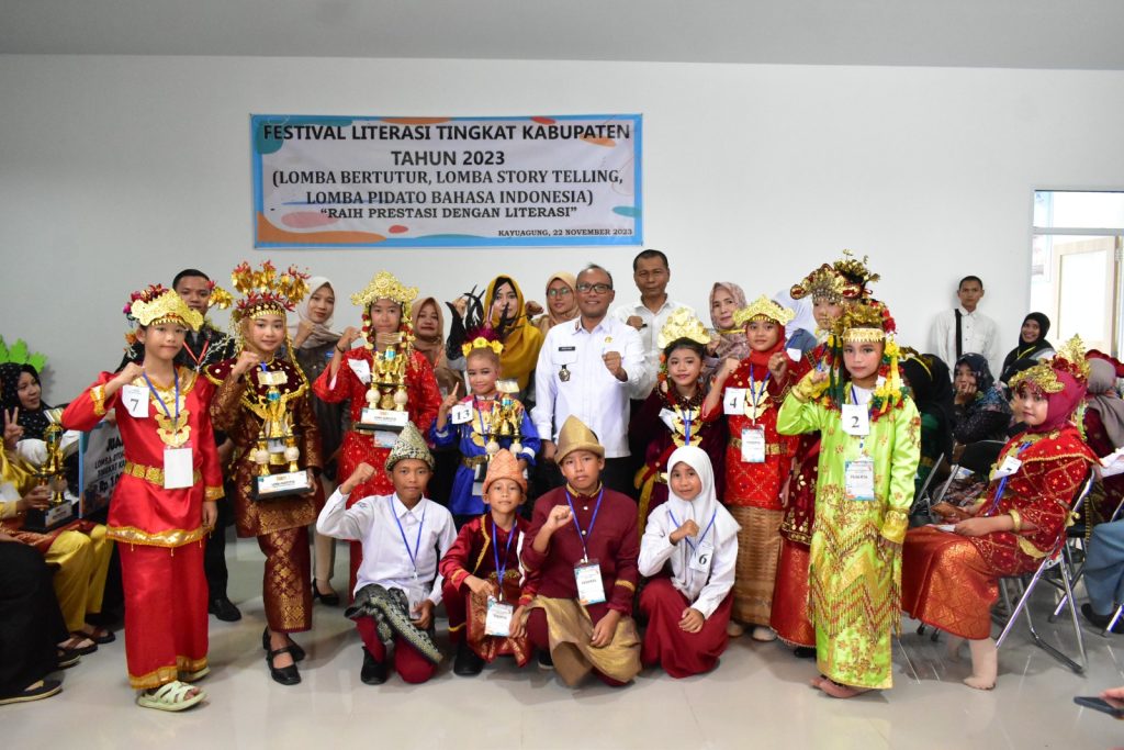 IMG-20231122-WA0107-1024x683 Tanamkan Literasi Minat Baca dan Menulis Lewat Kompetisi