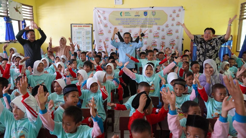 IMG-20231124-WA0100-1024x574 Pemkab OKI- Bapanas Bagikan Pangan Bergizi bagi Siswa