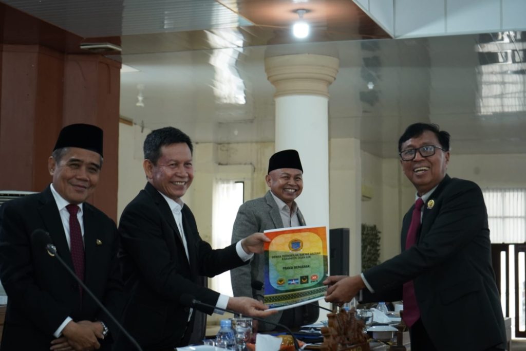 b5-1024x683 Hadiri Rapat Paripurna XIII, Wakil Bupati H. Ardani Dengarkan Pandangan Umum 7 Fraksi DPRD Kabupaten Ogan Ilir