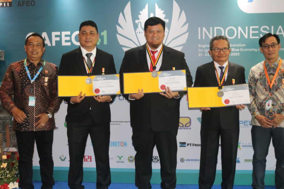 b8 Sekda Banyuasin & Kadis Parkimtan Banyuasin Dikukuhkan Menerima Gelar ASEAN,Eng