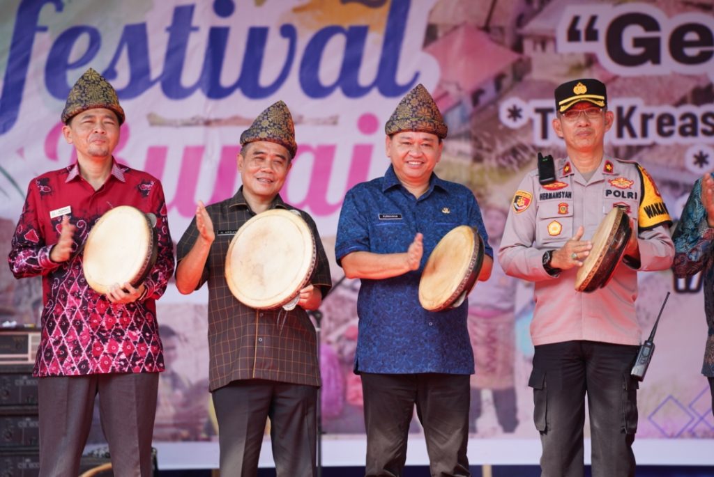 c2-1024x685 Tabuh Rebana, Wabup OI, H. Ardani, SH, MH Buka Festival Burai Kedua