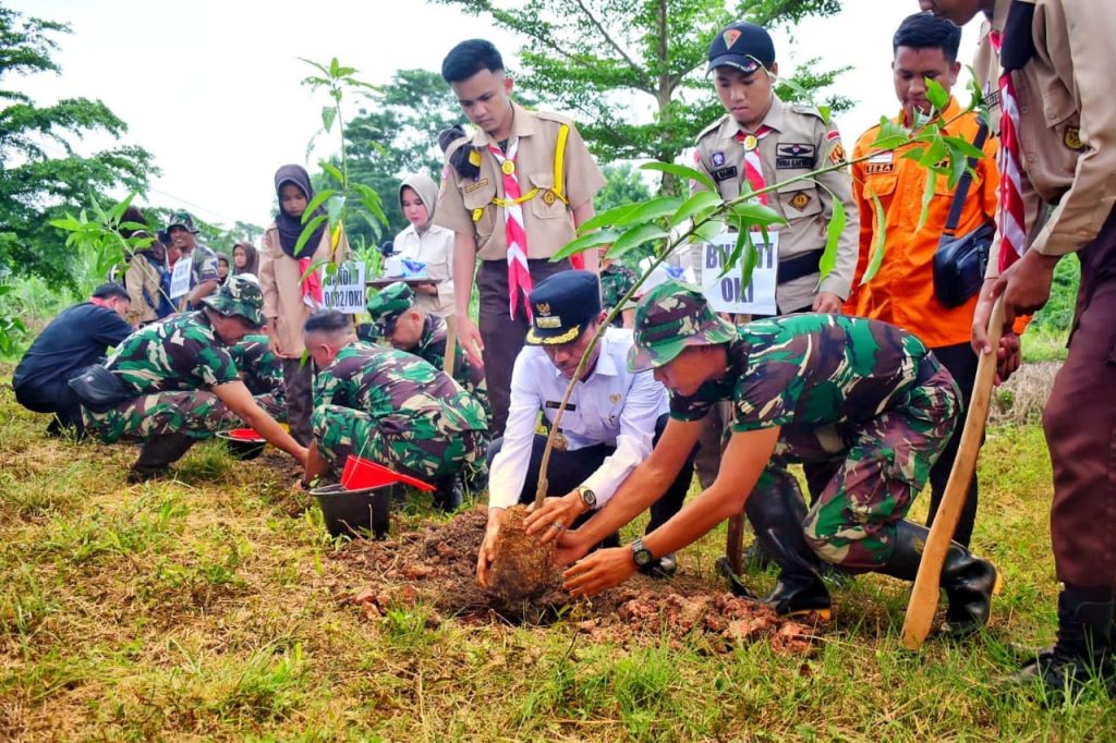 IMG-20231215-WA0000-1024x682 Hari Juang TNI AD, KODIM 0204/OKI Gelar Karya Bakti Penanaman Pohon Bersama