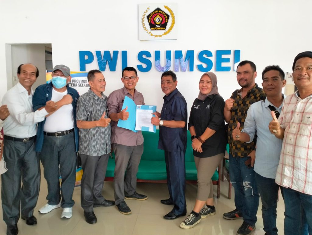 IMG-20231220-WA0057-1024x771 Kembalikan Berkas Pendaftaran, Kurnaidi Yakin Bawa PWI Sumsel Lebih Maju