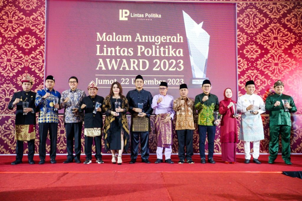 IMG-20231223-WA0047-1024x683 Andi Wijaya Busroh Raih Anugerah Lintas Politika Award 2023