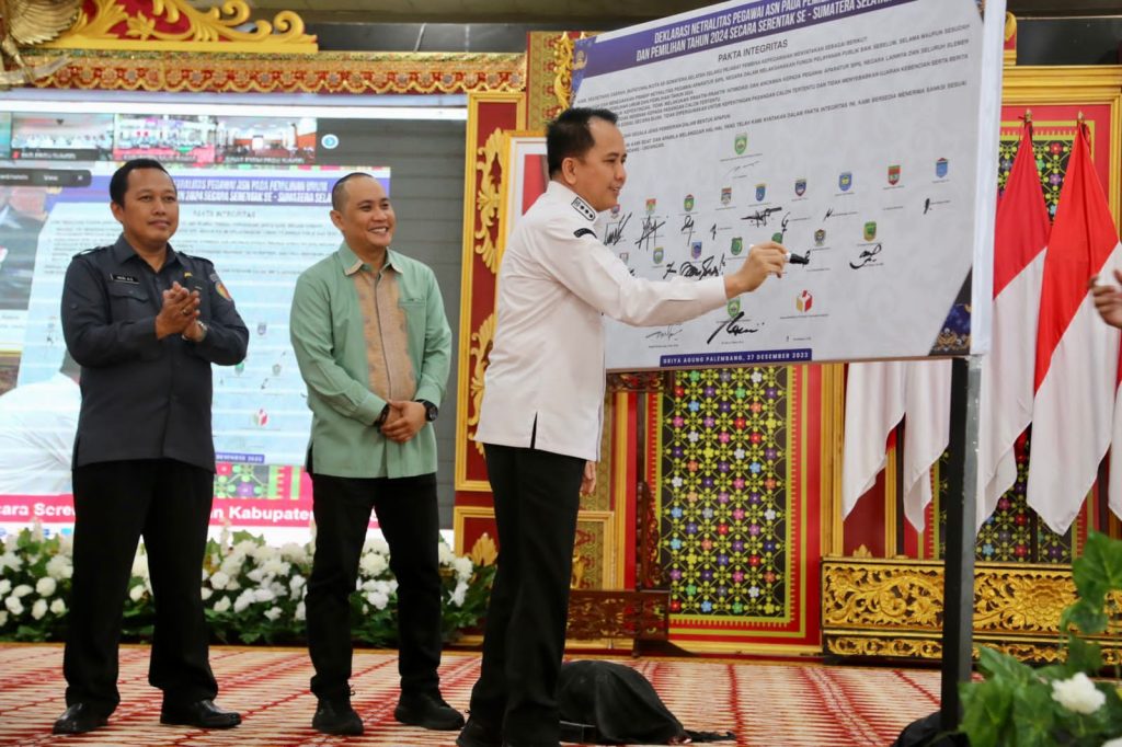 IMG-20231228-WA0016-1024x682 Pj Gubernur Agus Fatoni Pimpin Deklarasi Secara Serentak Netralitas ASN Provinsi dan Kabupaten/Kota se-Sumsel