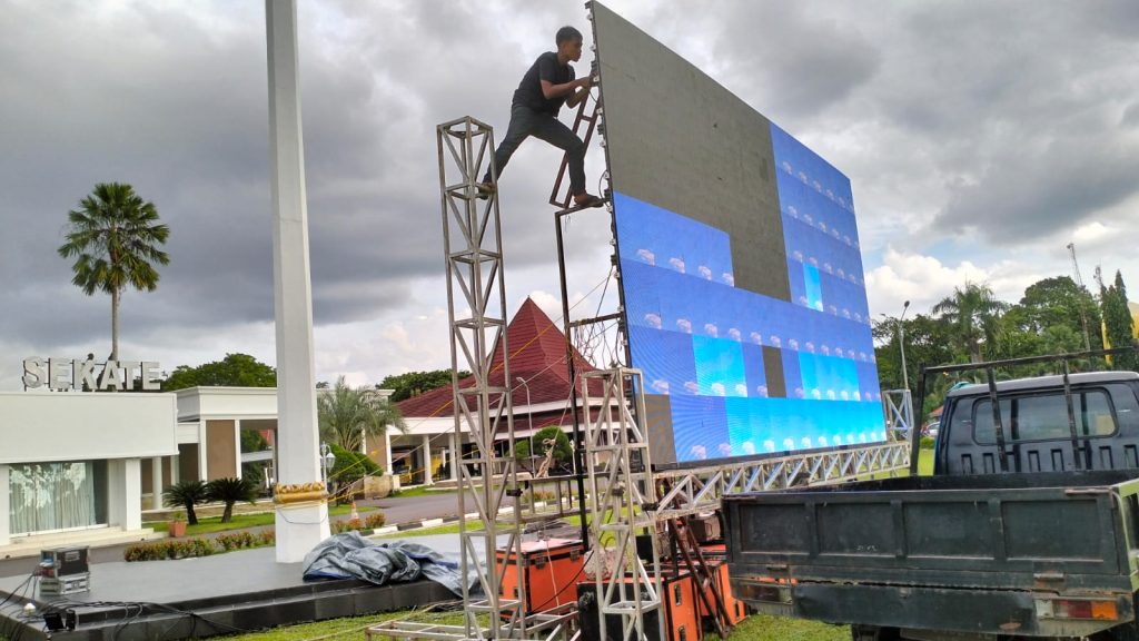 IMG-20231231-WA0062-1024x576 Payo Malam ni Nonton Layar Tancap Digital Bareng Pj.Bupati H. Apriyadi