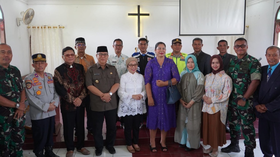 Screenshot_20231226_195931_Chrome Pj Bupati Tinjau Perayaan Natal di GPIB Karunia Karang Endah