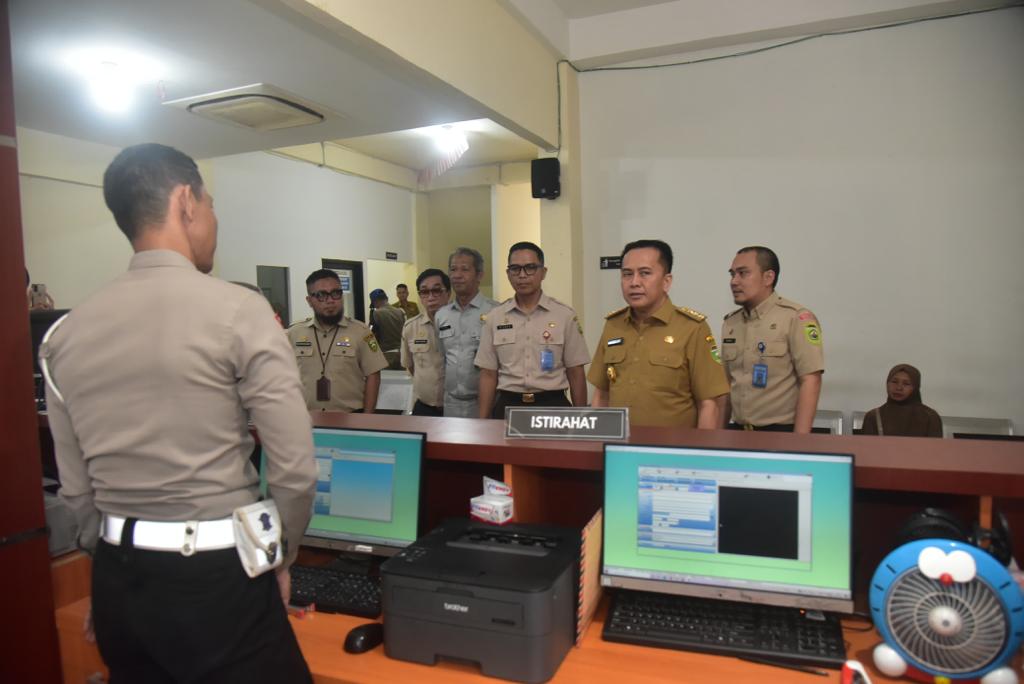 A2 Pj Gubernur Sumsel Agus Fatoni Cek Pelayanan Samsat Palembang 3