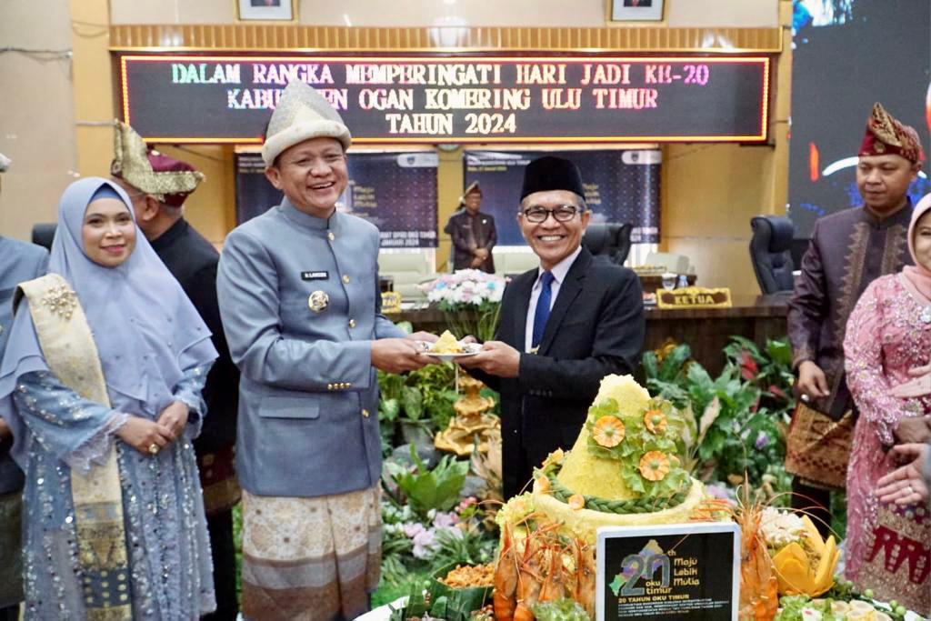 IMG-20240117-WA0078 Paripurna HUT ke-20 Tahun OKU Timur Berlangsung Khidmat