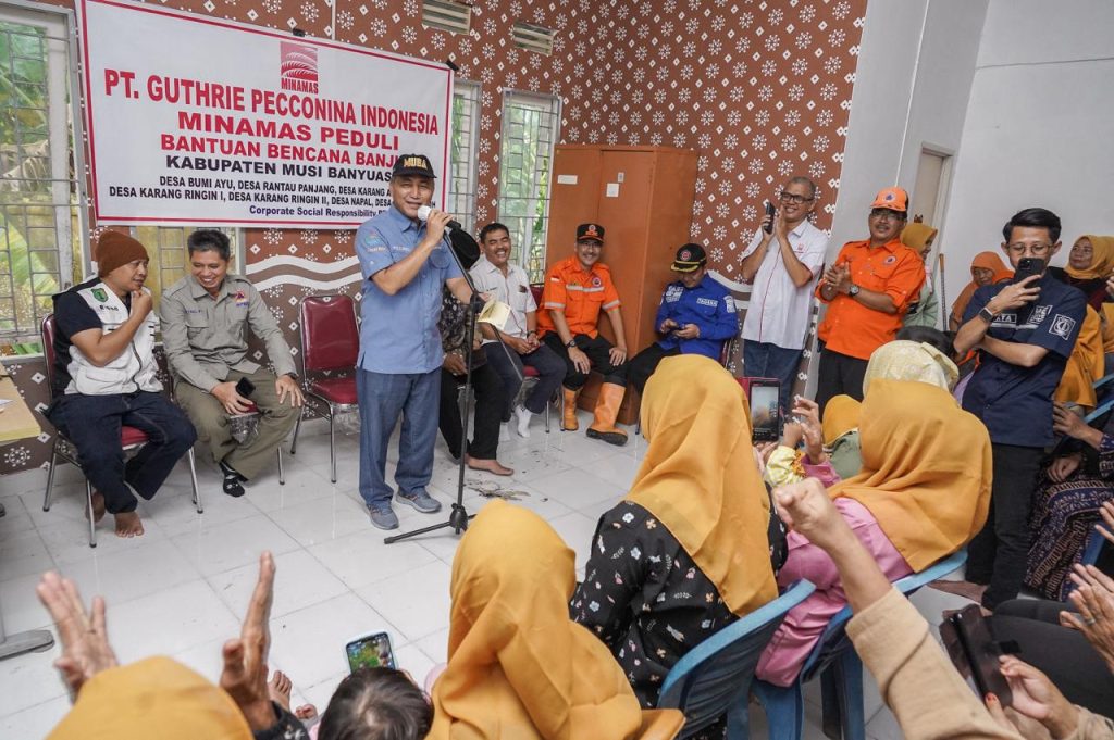 IMG-20240127-WA0104-1024x681 Boyong Sembako, Pj Bupati H Apriyadi Mahmud Semangati Warga Korban Banjir