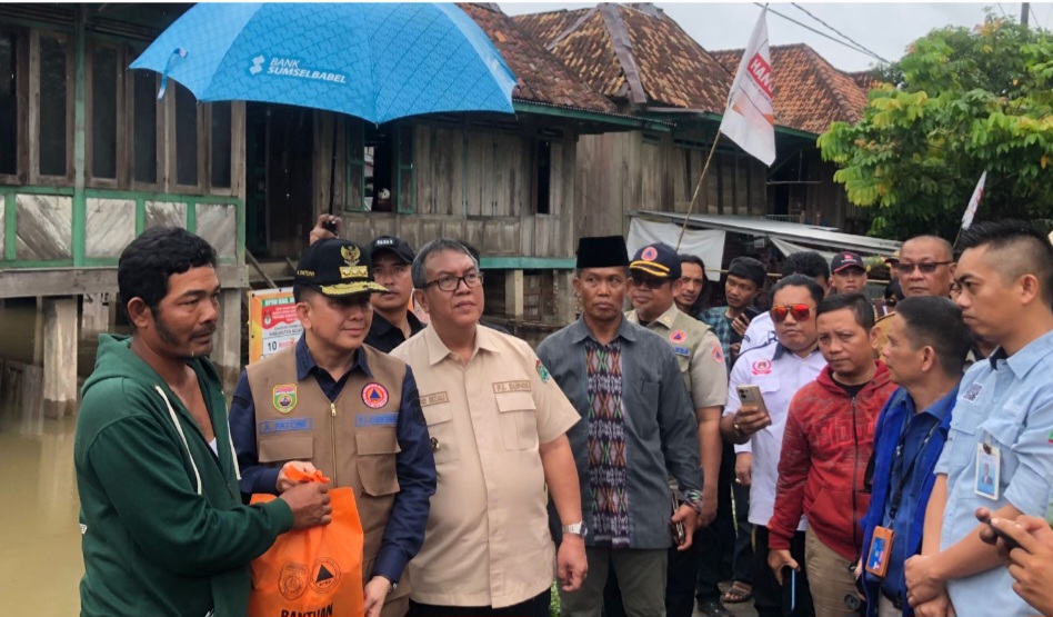 Screenshot_20240122_102814_Chrome Bersama Pj Gubernur Sumsel, Pj Bupati Rizali Tinjau Lokasi Banjir