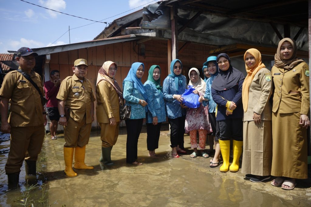 a3-4-1024x682 TP PKK Bersama Dinkes Muba Salurkan Bantuan dan Cek Kesehatan Warga