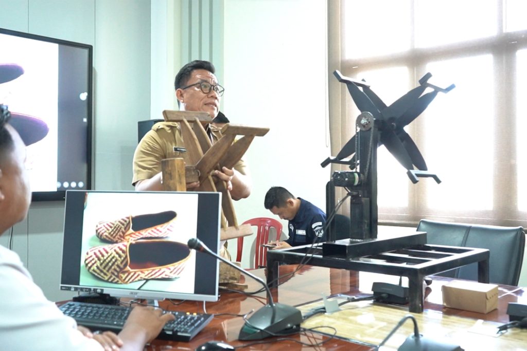 b1-1-1024x683 Demonstrasikan Pembuatan Benang Serat Nanas