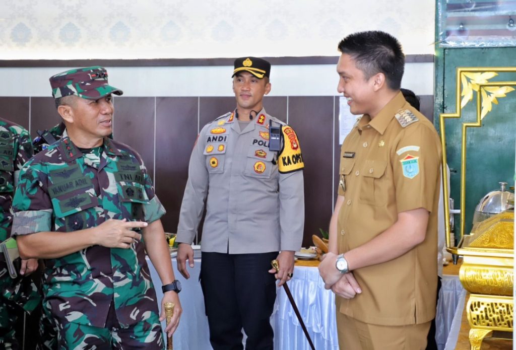 bupati-panca-sambut-kunjungan-kerja-panglima-kodam-iisriwijaya-di-markas-kodim-0402oki-1024x695 Bupati Panca Sambut Kunjungan Kerja Panglima Kodam II/Sriwijaya