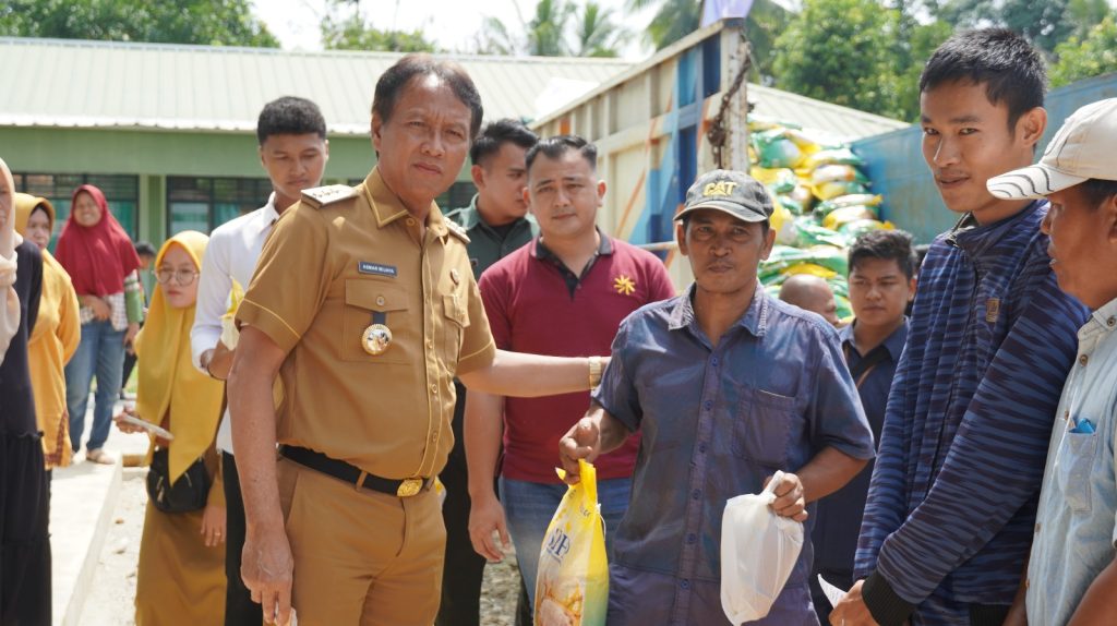 B1-3-1024x574 Operasi Pasar, Warga Bisa Tebus Murah Beras dan Minyak Rp 65.000