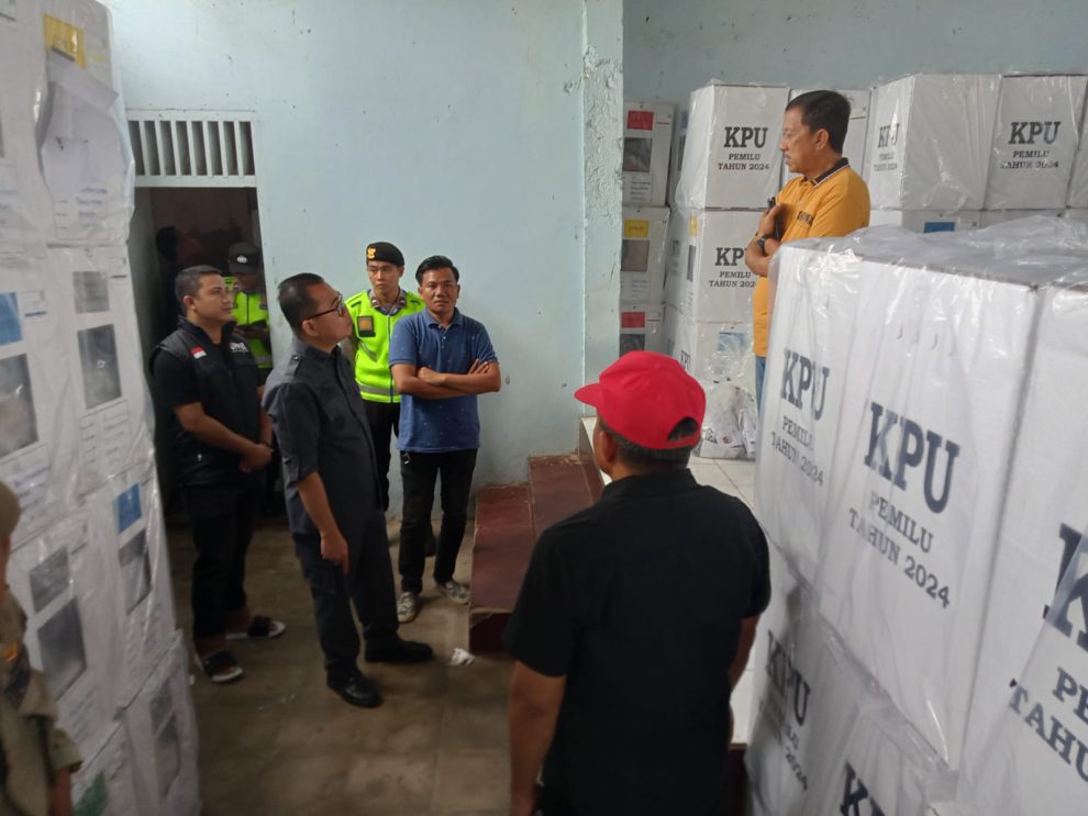 B3-1 Pastikan Logistik Pemilu Aman, Pj. Bupati Sidak Logistik Kecamatan