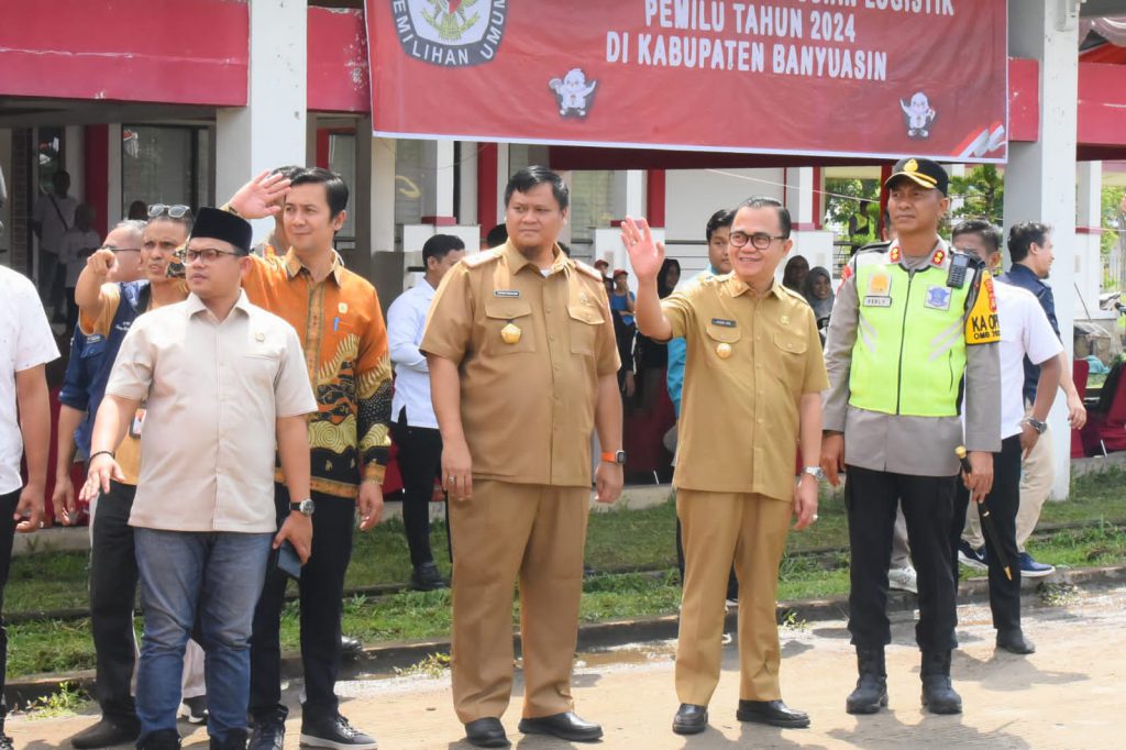 IMG-20240206-WA0012-1024x682-1 Lepas Logistik Pemilu 2024, Pj Bupati Hani : Laksanakan dengan Transparan, Profesional, dan Berintegritas