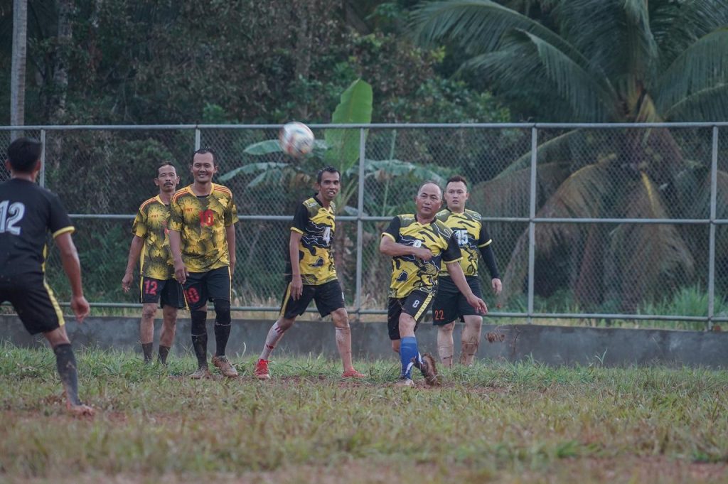 IMG-20240206-WA0146-1024x681 Pj Bupati Apriyadi Bangunkan Stadion Mini di Lalan, Disambut Antusias Warga