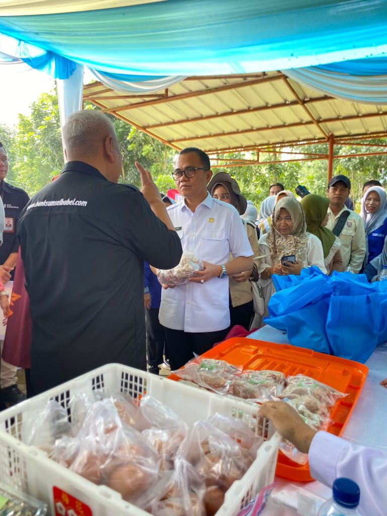 IMG-20240207-WA0059-1152x1536-1-768x1024 Tekan Laju Inflasi, Pemkab Banyuasin Gelar Operasi Pasar Murah