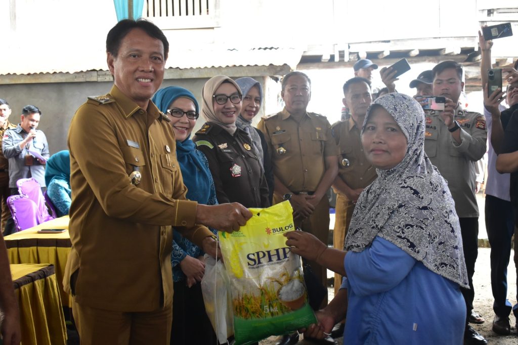 IMG-20240213-WA0034-1024x683 Beras-Minyak Goreng Murah, Diserbu Warga