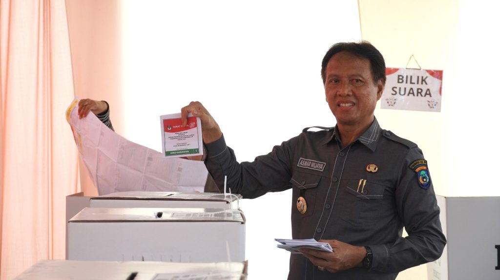 IMG-20240214-WA0120-1-1024x574 Pj. Bupati OKI Keliling Pantau TPS, Nyoblos di TPS 9 Sukadana Kayuagung