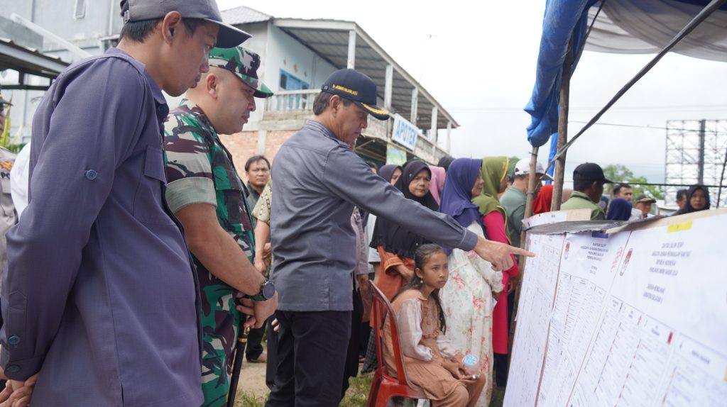 IMG-20240214-WA0121-1024x574 Pj. Bupati OKI Keliling Pantau TPS, Nyoblos di TPS 9 Sukadana Kayuagung