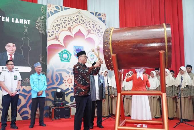 b2-4 Pj Bupati Lahat Lepaskan Pawai Ta'rup Sekaligus Buka MTQ Tingkat Kabupaten